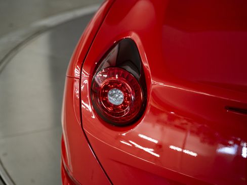 Used 2016 Ferrari California T RWD image 24