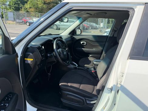 Used 2018 Kia Soul FWD image 7