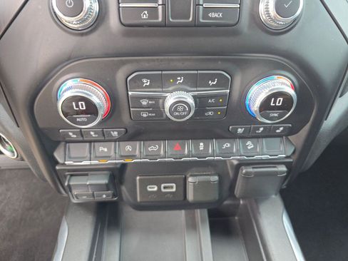 Used 2021 GMC Sierra 1500 AT4 w/ AT4 Value Package image 17