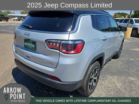 Used 2025 Jeep Compass Limited AWD/4WD image 11