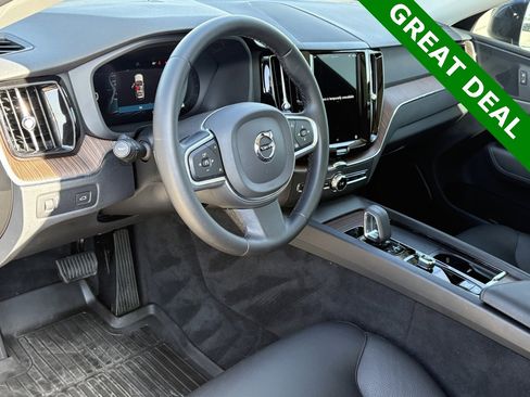Used 2022 Volvo XC60 B5 Momentum w/ Protection Package Premier image 15