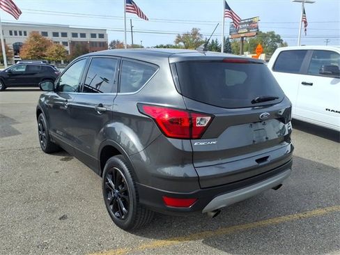 Used 2019 Ford Escape SE image 7