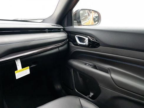 Used 2026 Jeep Compass Latitude image 10