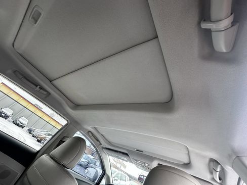 Used 2012 Toyota Venza Limited w/ Tow Pkg image 10