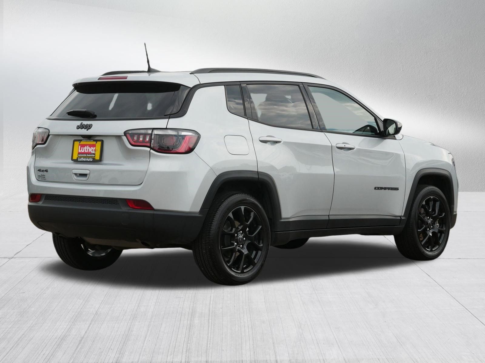 Used 2025 Jeep Compass Latitude w/ Convenience Group AWD/4WD image 7
