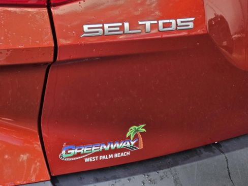 Used 2023 Kia Seltos S w/ Navigation Package FWD image 10