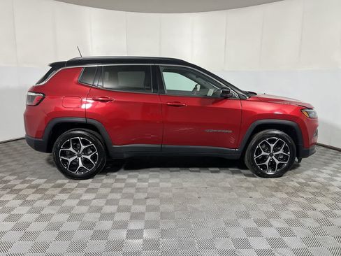 Used 2025 Jeep Compass Limited AWD/4WD image 9