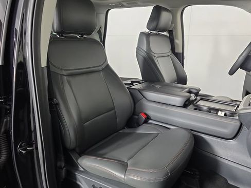 Used 2025 Ford Expedition Active AWD/4WD image 22