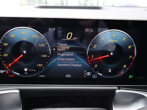 Used 2020 Mercedes-Benz GLB 250 4MATIC w/ AMG Line image 31