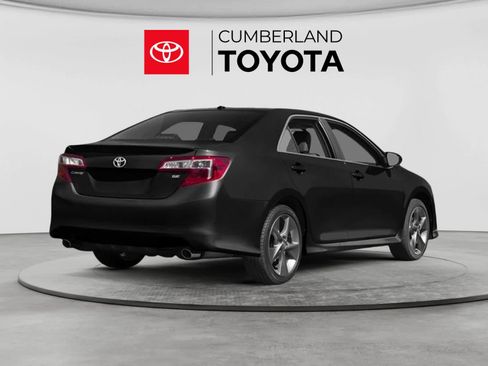 Used 2014 Toyota Camry LE FWD image 2