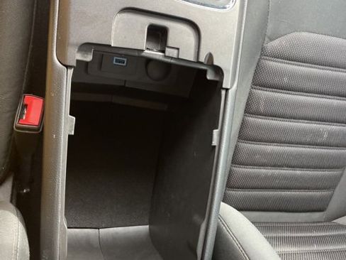 Used 2017 Ford Fusion SE w/ Fusion SE Technology Package image 41