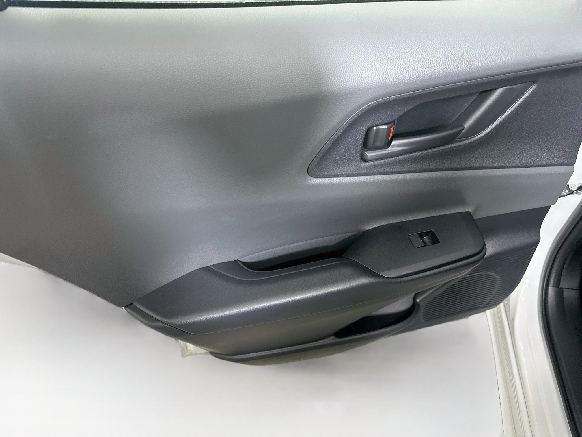 Used 2025 Toyota Prius LE FWD image 24