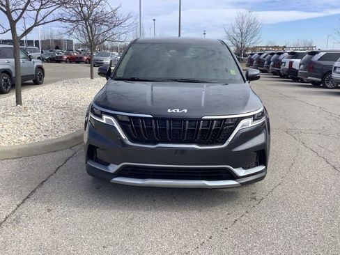 Used 2024 Kia Carnival LX image 2