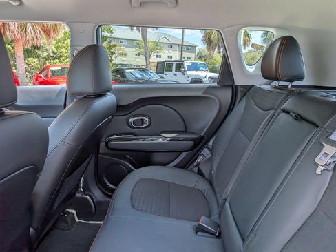 Used 2017 Kia Soul ! w/ Tech Package image 14