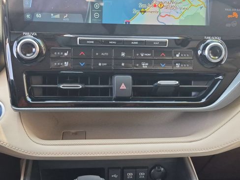 Used 2021 Toyota Highlander Platinum FWD image 22