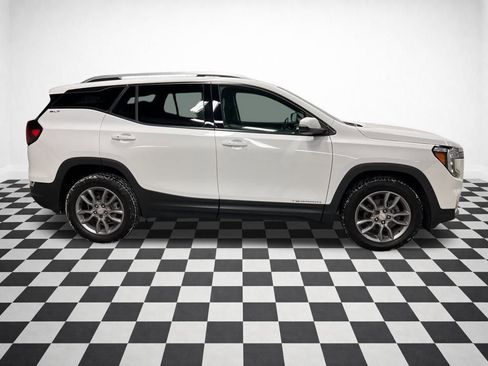 Certified 2022 GMC Terrain SLT image 2