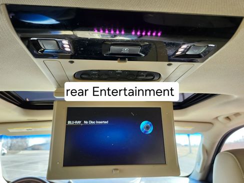 Used 2015 Cadillac Escalade Premium image 17