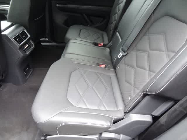 Used 2024 Volkswagen Atlas SE AWD/4WD image 8