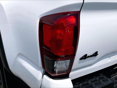 Used 2019 Toyota Tacoma SR w/ SX Package AWD/4WD image 27
