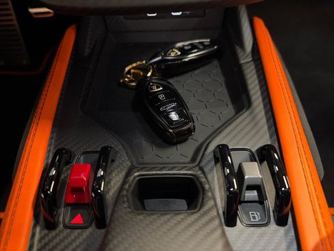 Used 2024 Lamborghini Revuelto image 35