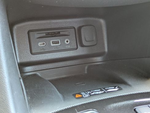 Used 2023 Chevrolet Equinox Premier FWD image 25