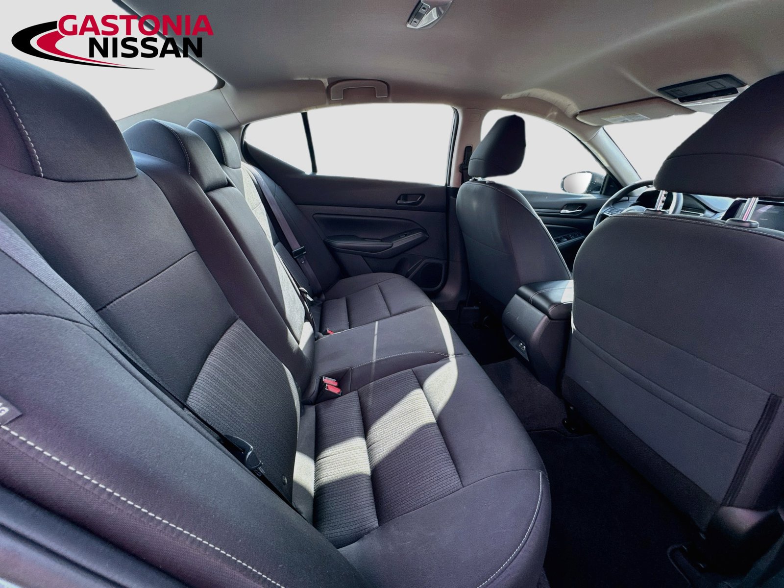 Used 2025 Nissan Altima 2.5 SV FWD image 34