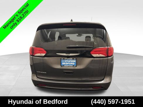 Used 2023 Chrysler Voyager LX FWD image 6