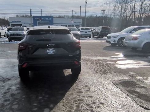 New 2026 Chevrolet Trax RS w/ Sunroof Package image 7