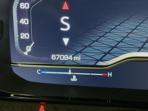Used 2023 GMC Yukon Denali RWD image 8