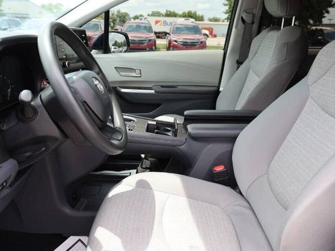 Used 2023 Toyota Sienna LE w/ LE Plus Package AWD/4WD image 13