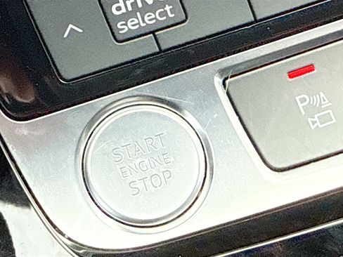 Used 2019 Audi Q8 Premium Plus image 35