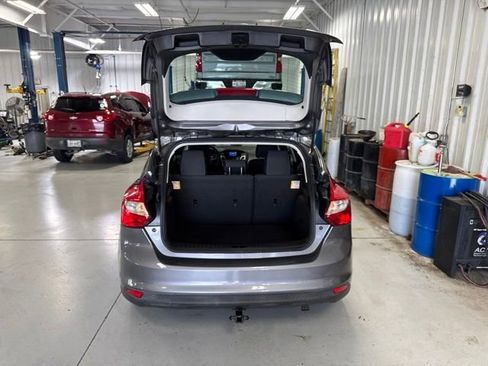 Used 2014 Ford Focus SE w/ SE Winter Package FWD image 11