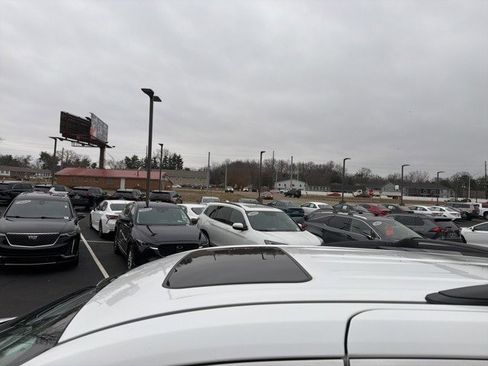 Certified 2023 Toyota Sienna XSE w/ XSE Plus Package image 4