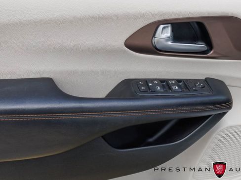 Used 2017 Chrysler Pacifica Touring image 21