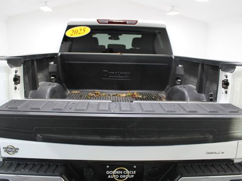 Used 2025 GMC Sierra 1500 SLT image 22