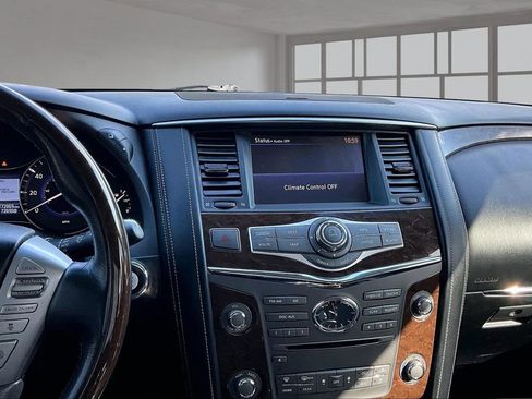 Used 2017 INFINITI QX80 4WD w/ Driver Assistance Package image 6