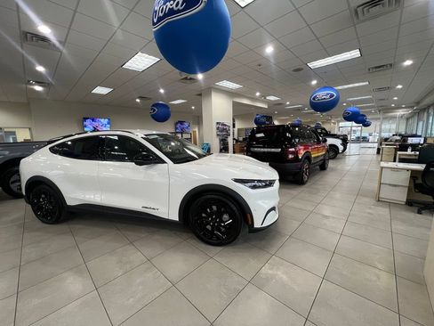 Used 2025 Ford Escape Active image 11