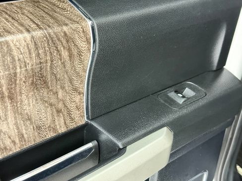 Used 2017 Ford F250 Lariat image 38