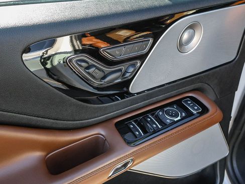 Used 2021 Lincoln Aviator Reserve w/ Equipment Group 210A image 34