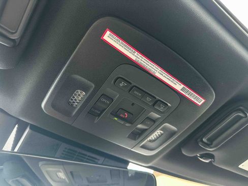 Used 2025 Toyota Camry SE w/ Convenience Package image 36