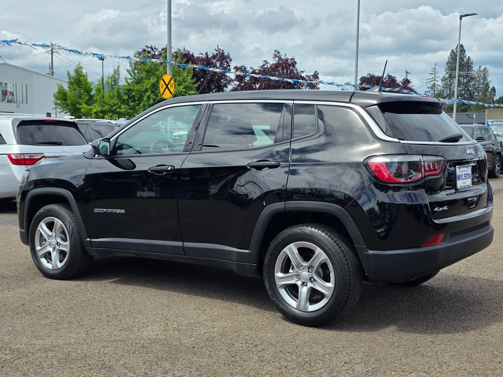 Used 2024 Jeep Compass Sport AWD/4WD image 2
