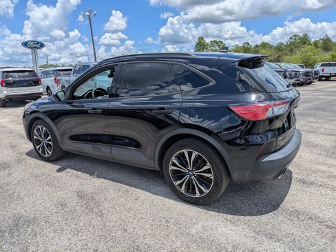 Used 2022 Ford Escape SE w/ SE Sport Appearance Package FWD image 6
