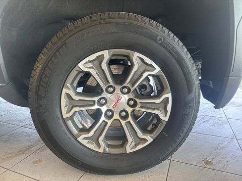 Used 2025 GMC Sierra 1500 SLT image 14