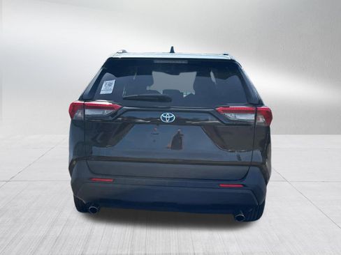 Used 2021 Toyota RAV4 LE image 5