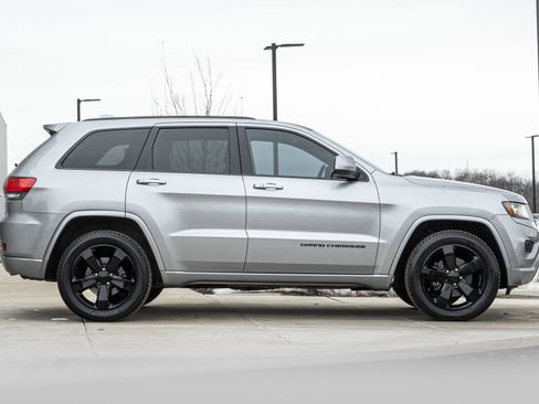 Used 2014 Jeep Grand Cherokee Altitude image 3