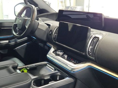 Used 2025 Ford Expedition Platinum w/ Stealth Performance Package image 10