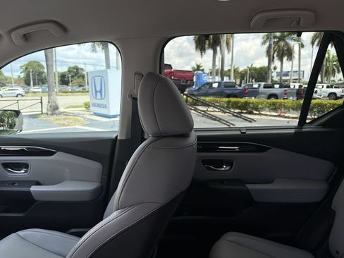 Used 2023 Honda Pilot EX-L image 10