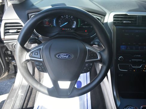 Used 2020 Ford Fusion SE image 11