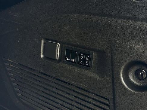 Used 2021 Chevrolet Suburban Z71 w/ Z71 Off-Road Package image 13