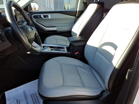 Used 2021 Ford Explorer XLT w/ Equipment Group 202A image 13